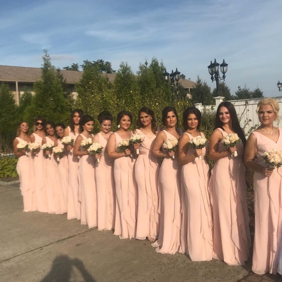 Vera Wang Dresses & Skirts - 🌸Vera Wang Gown🌸